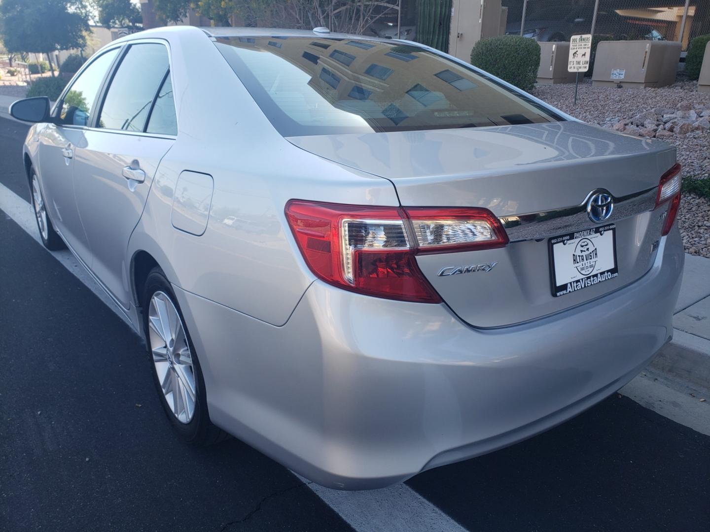 2014 /gray and black Toyota Camry Hybrid lx (4T1BD1FK3EU) with an 3.5L V6 DOHC 24V engine, 5-Speed Automatic transmission, located at 323 E Dunlap Ave., Phoenix, AZ, 85020, (602) 331-9000, 33.567677, -112.069000 - Photo#5